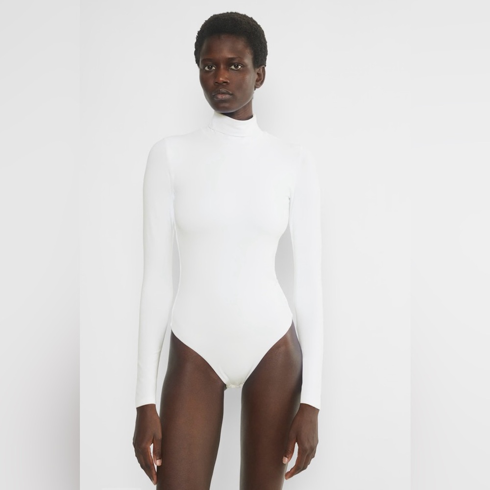 Aritzia Babaton contour turtleneck long sleeve body suit size 1X white NWT
